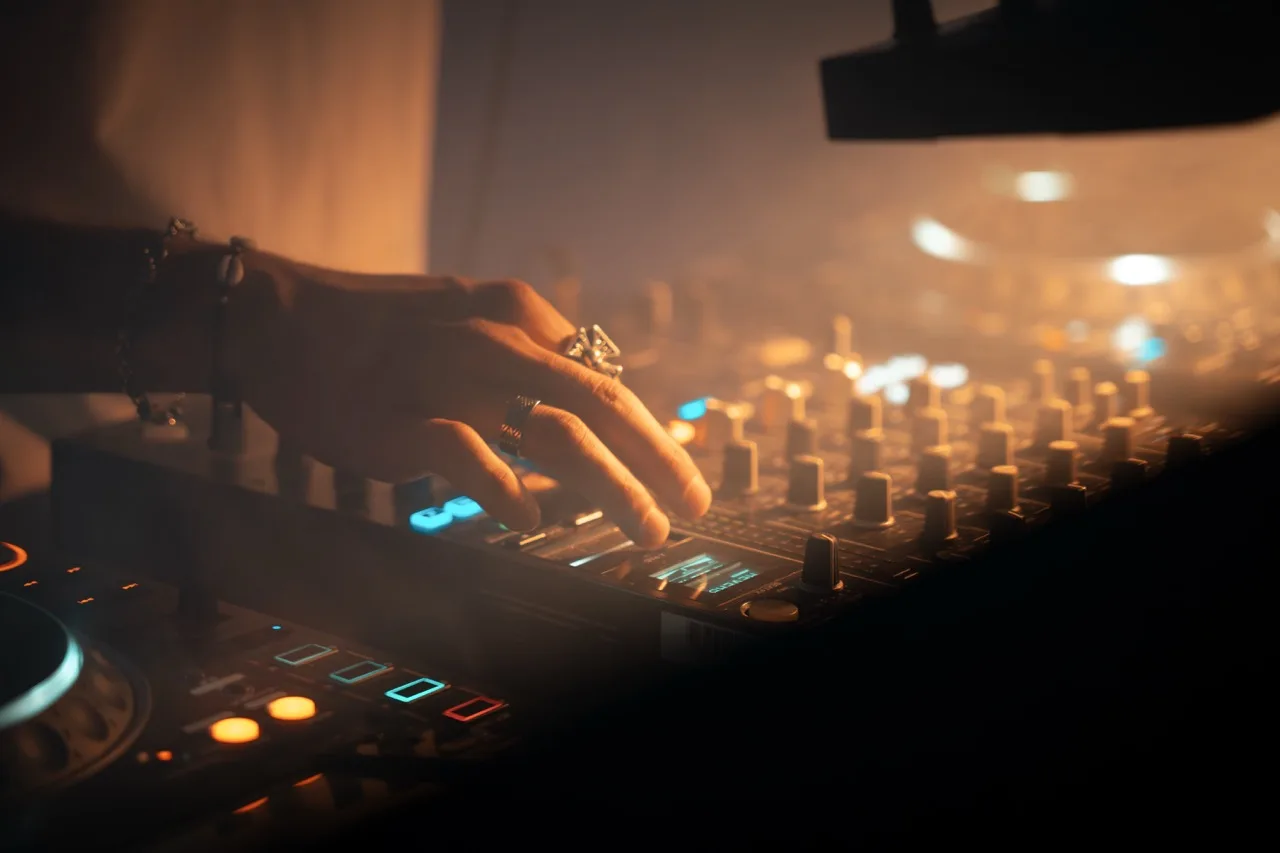 Groß (Elliot-eclat-Bilder–11)